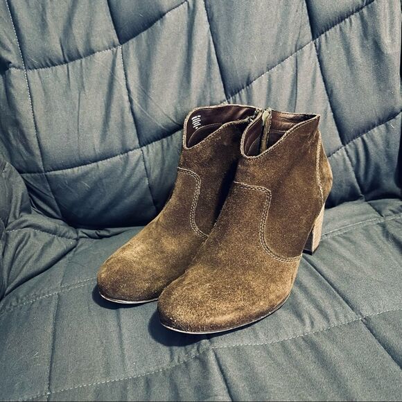 Steve Madden Harrlee Olive Green Suede Ankle Boots - Picture 1 of 7